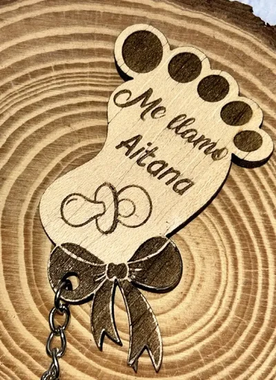 Llavero-pie-2-bautizos-niño-niña-regalo-personalizado-grabado-laser-impressionregalos