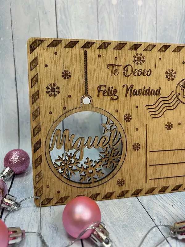 Postal Navideña con bola para el árbol