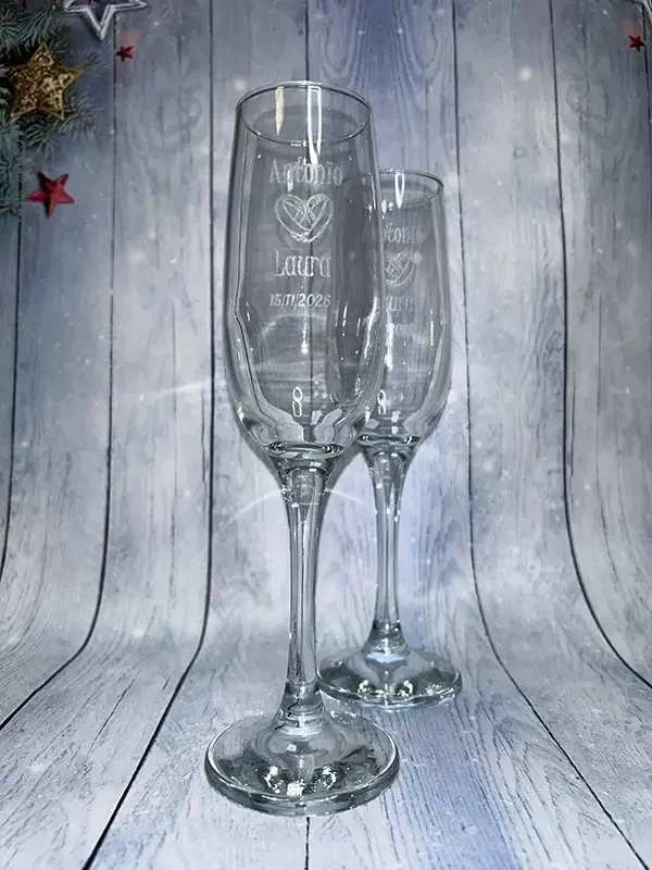 Caja de madera con copas de cava grabadas en laser