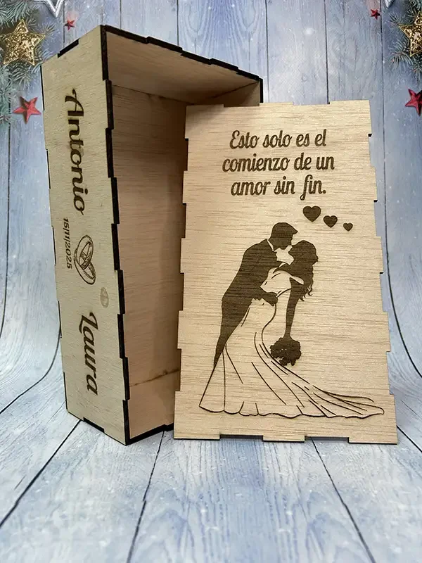 Caja de madera con copas de cava grabadas en laser