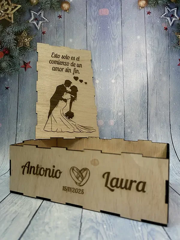 Caja de madera con copas de cava grabadas en laser