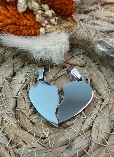 joyeria-corazon-mitades-grabado-laser-cadena-metal-impressionregalos